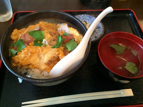 白レバーと地鶏の親子丼 白レバーと地鶏の親子丼